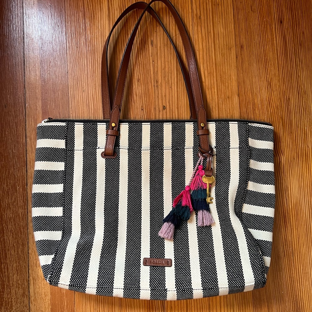 Fossil tote